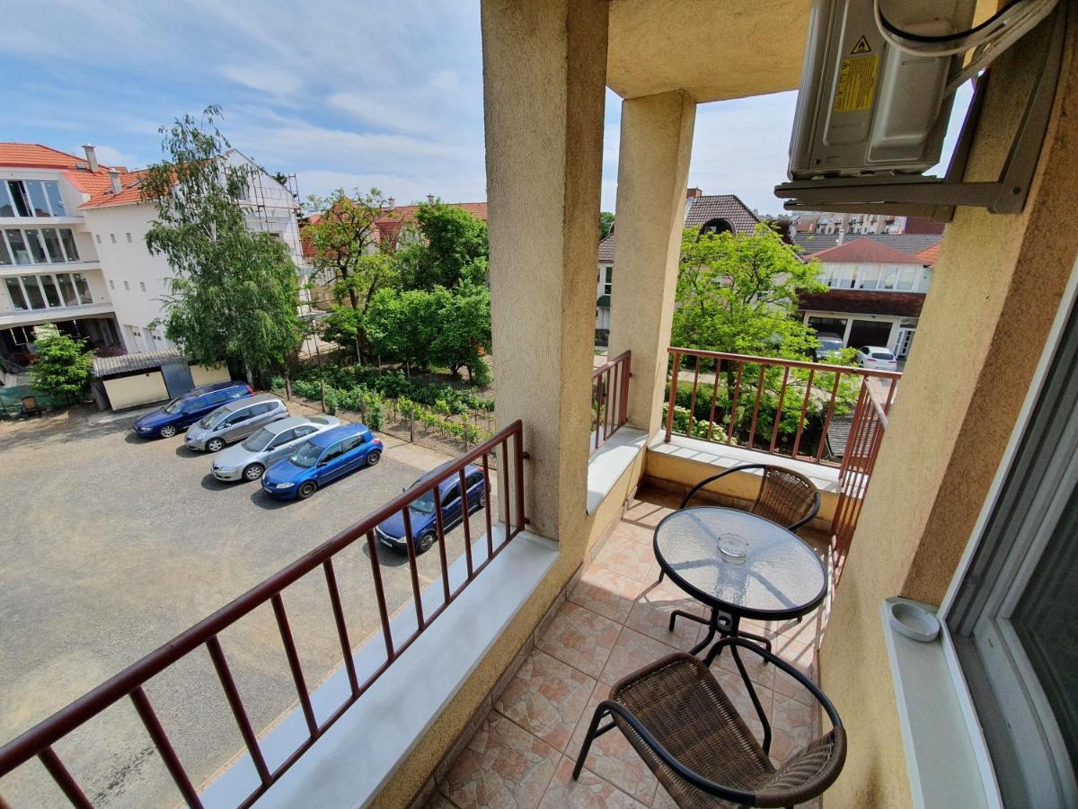 Fischer Apartman 3 ไฮจ์ดุสโซบอสโล ภายนอก รูปภาพ